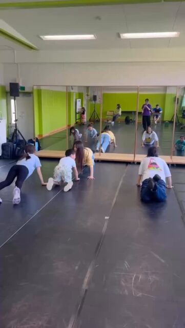北区シアターラボ！
小学生、Aクラスの様子をお届け🙌

少人数でダンス練習だ〜！！！✨

毎週日曜日、10:30〜12:00
東京都北区　ココキタにて！

みんなでワイワイ楽しくダンスと演劇をやっています！

新規お申し込みも随時受付中💫

詳細はプロフィール欄(@ktl_2026 )から！

#東京都北区
#小学生習い事
#ダンス教室
#演劇教室
#北区シアターラボ