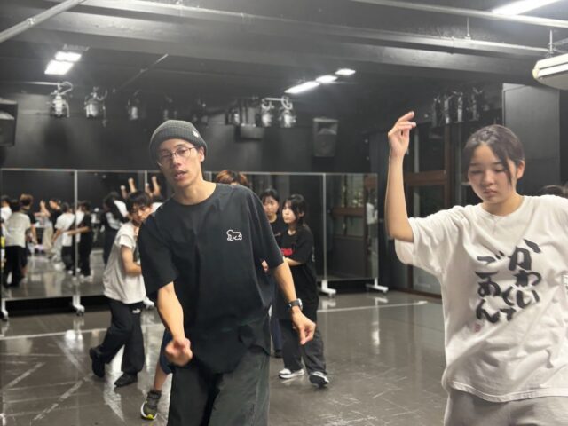【中高生クラス‼️】
【第2期生募集中‼️】
本番まで、あと7日。

最近の稽古場です。

同じ場面を、何度も止めて、
また頭から。
気づいたら練習は終わっていました。

その13人が作った90分を、
9月22日に上演します。

━━━━━━━━━━━━
『Liminality5.0 ~Re:start~』
北区シアター☆ラボ 中高生クラス 第1期生発表会

2026年9月22日(火・祝)
15:30開演（15:00開場・約80分）
北とぴあ つつじホール

1,000円（自由席）
高校生以下は無料
━━━━━━━━━━━━

ご予約は9月20日(日)22時まで。
プロフィールのリンクからどうぞ。

北とぴあ演劇祭2026 参加公演
主催：NPO法人 Palette Works
後援：北区教育委員会

#北区シアターラボ #北とぴあ演劇祭2026 #中高生演劇 #東京都北区 #演劇教育